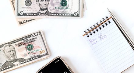 How to Stay Out of Debt This Holiday Season